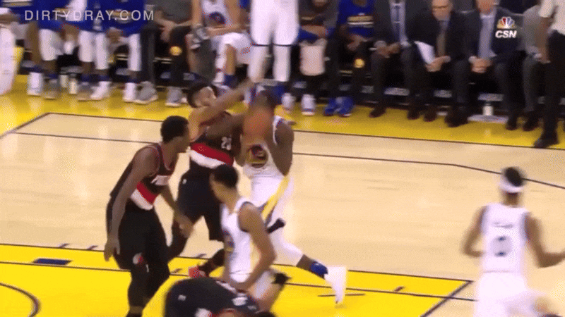 draymond green kicks allen crabbe
