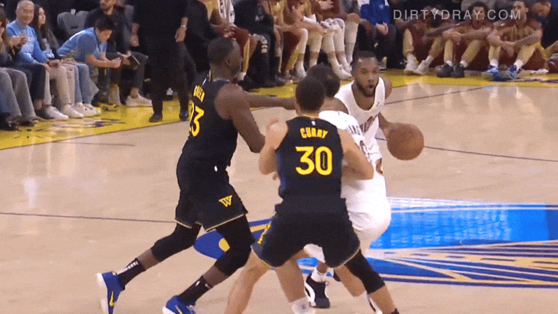 draymond green pushes evan mobley and drags down georges niang