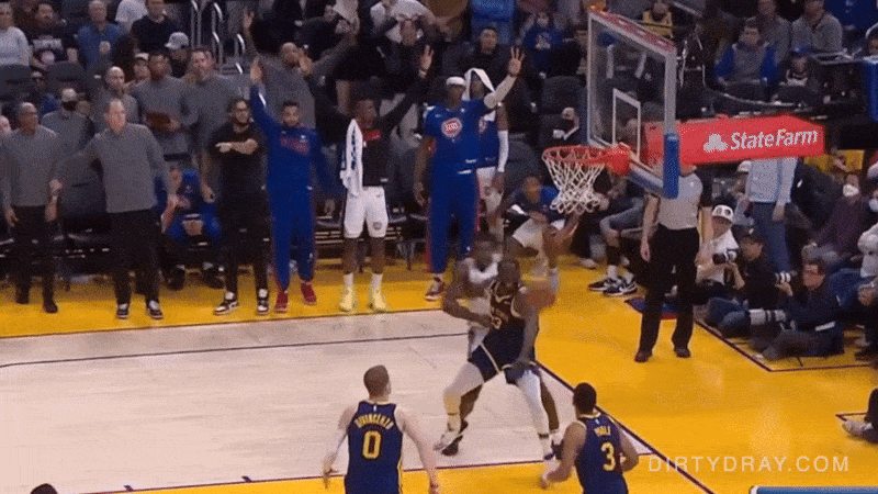 isaiah steward pulls draymond green by the jersey